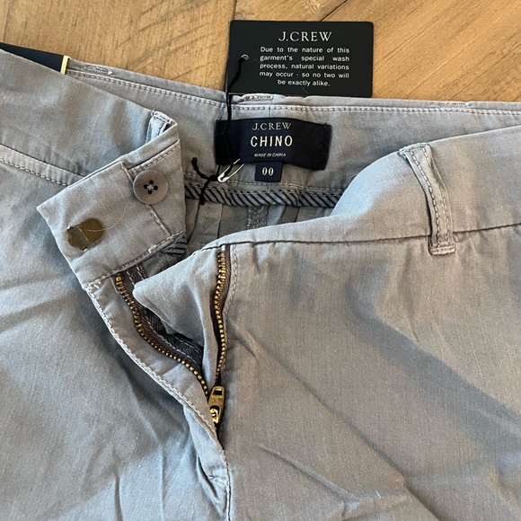 J Crew Women’s Chino short - Picture 2 of 3